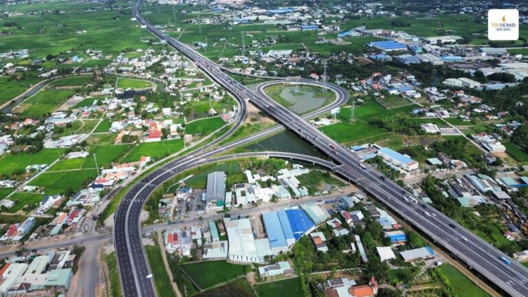 Vinhomes Hóc Môn: Không Gian Sống Lý Tưởng Cho Ba Mẹ?